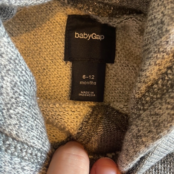 2 Adorable Baby Gap Rompers- size 6-12 months - Picture 7 of 7